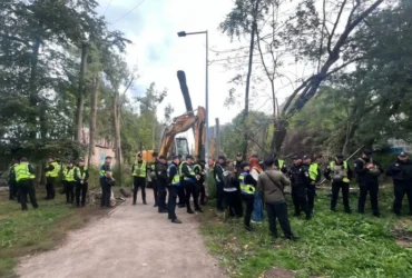 Скандал довкола теплотраси на Теремках. Під час протесту травмувалася жінка