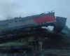 У Росії після атаки дронів обвалився міст: з рейок зійшли десятки вагонів