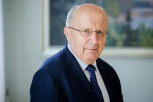 Єврокомісар зробив гостру заяву після удару Росії по будівлі СБУ