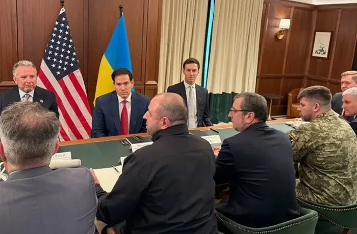 Радник Зеленського прокоментував повідомлення про переговори України, США та Росії у Нью-Йорку