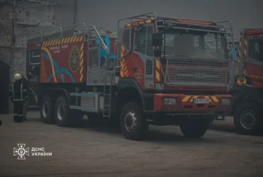 Росія атакувала Київ: у Святошинському районі горить склад
