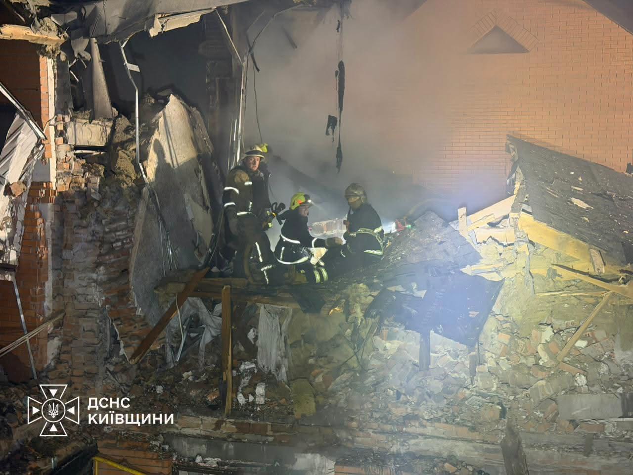 Розбір завалів на місці влучання