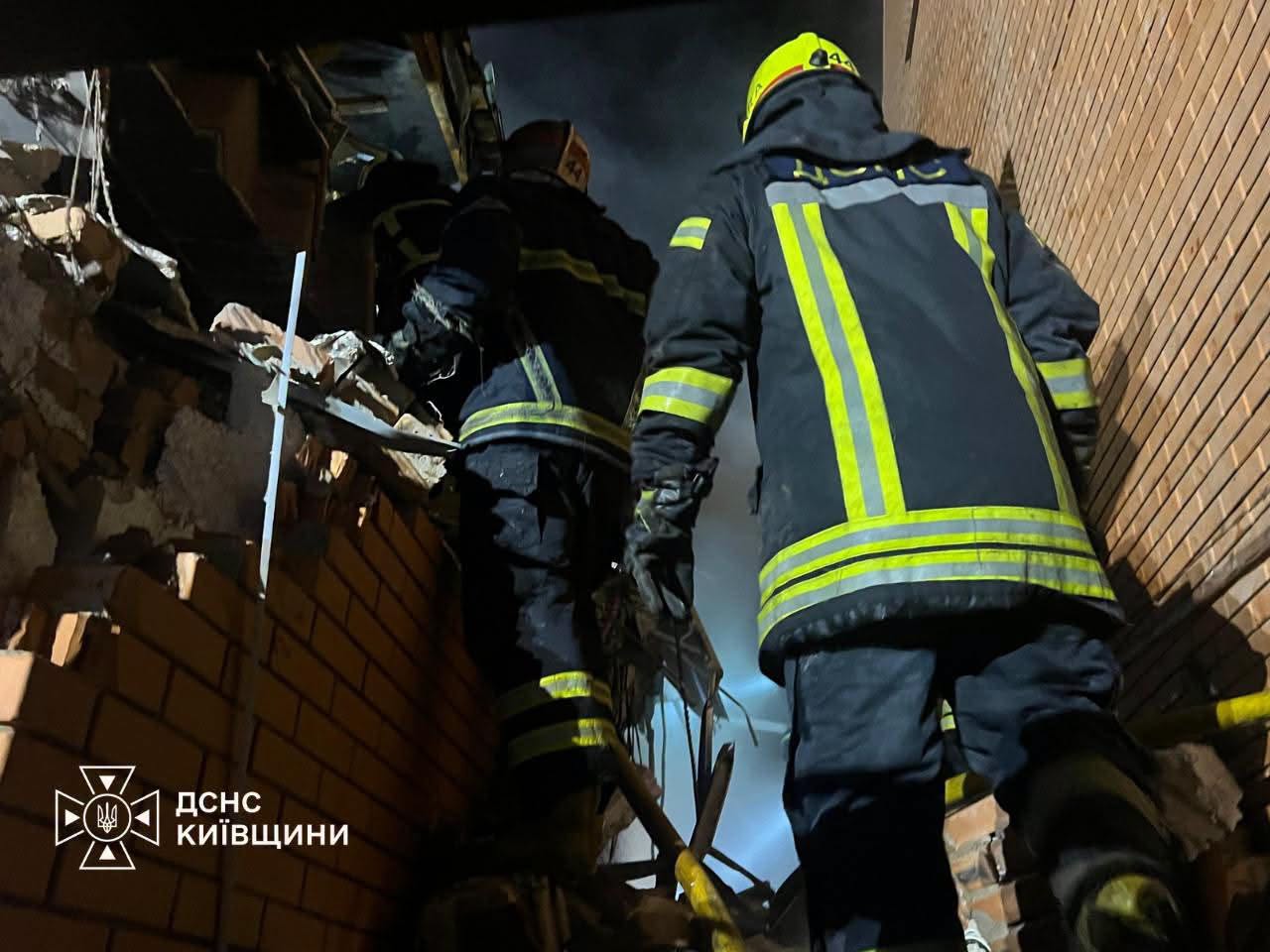 Після атаки на місце події оперативно прибули рятувальники