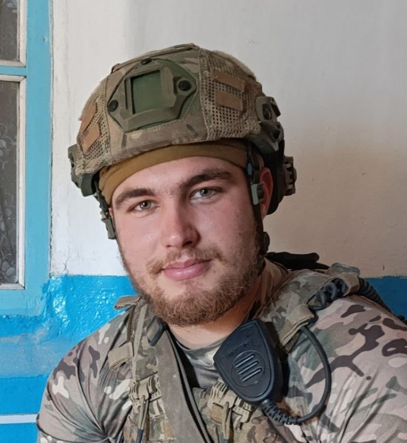 У 18 років Роман був призваний за власним бажанням на строкову службу до Національної гвардії України