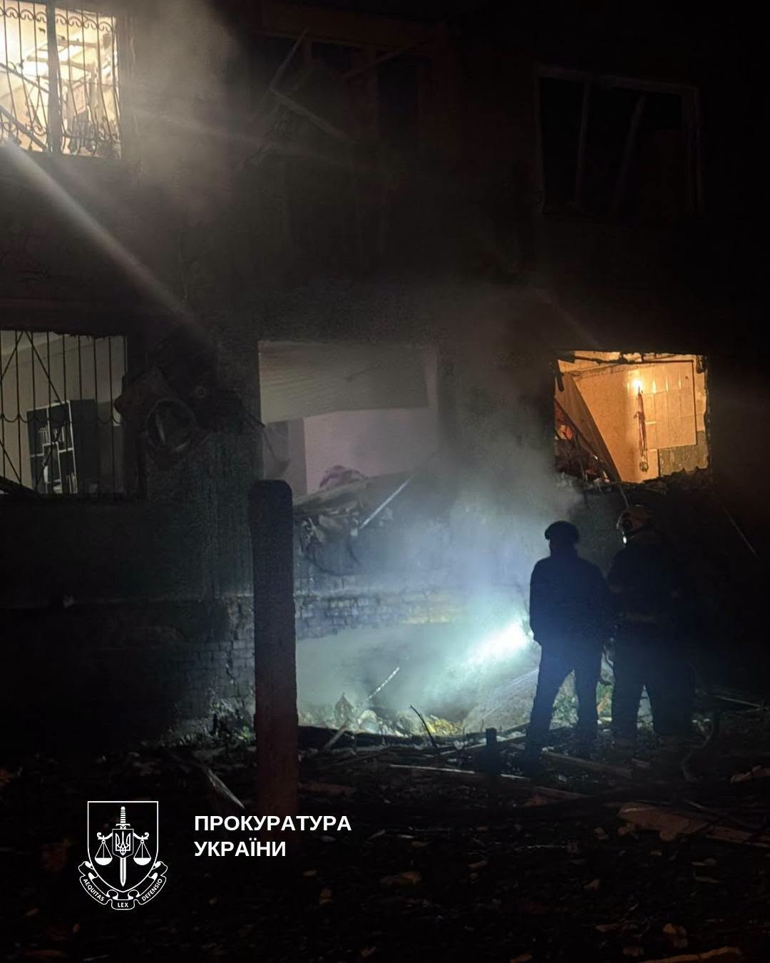 Нічна атака дронів на Київ: наслідки удару по Дніпровському району (фото) фото 1
