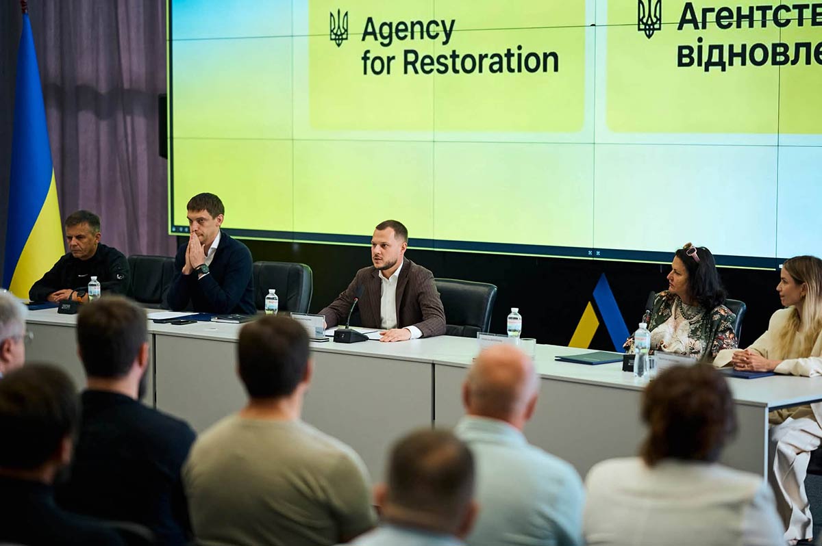 7 вересня міністр Калашник офіційно представив Федорова великому колективу Агентства відновлення