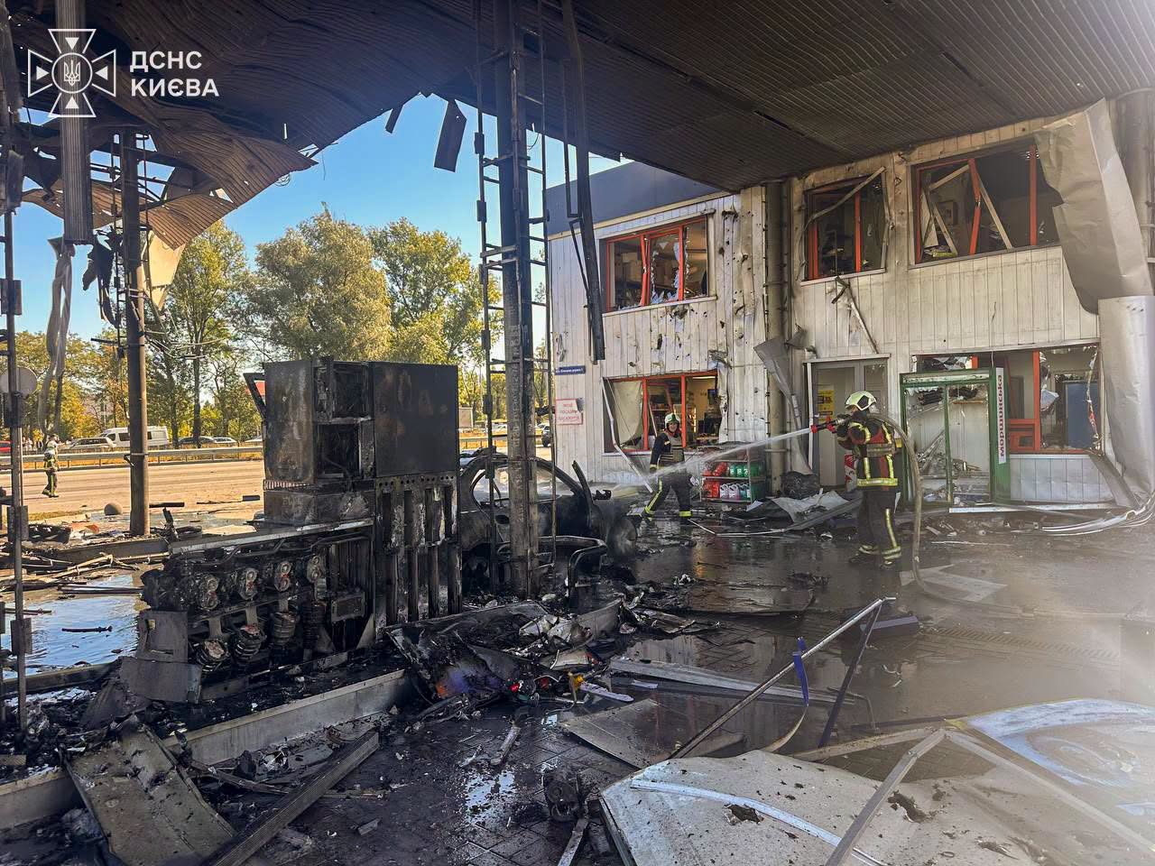 Удар по АЗС у Голосіївському районі: з'явилися фото з місця влучання фото 3