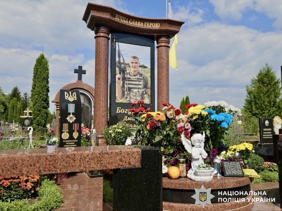 Могила полеглого захисника