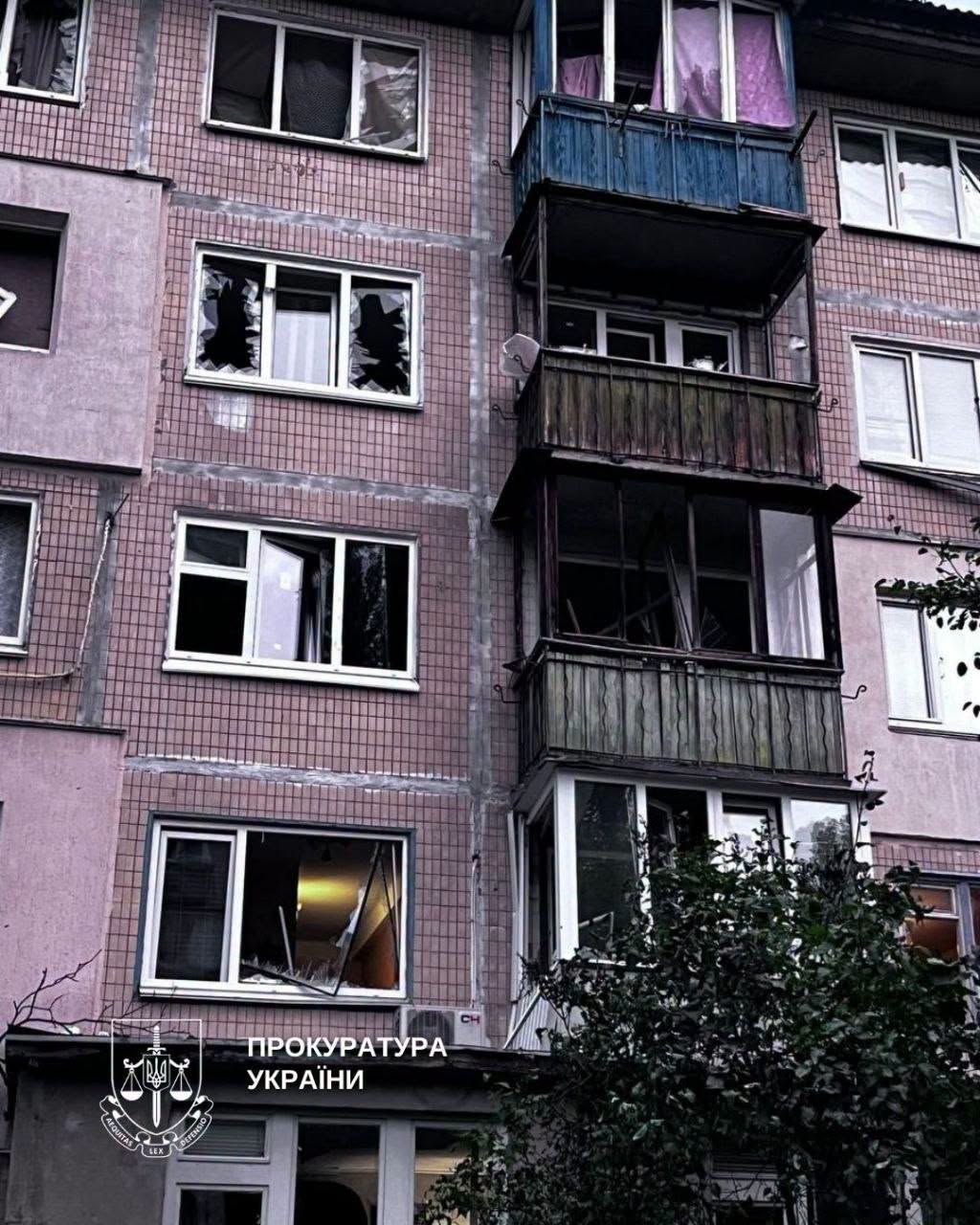 Вибиті вікна у будинку після атаки дронів 22 вересня