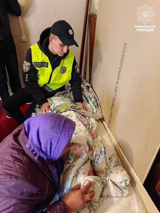Врятовану дитину передали матері