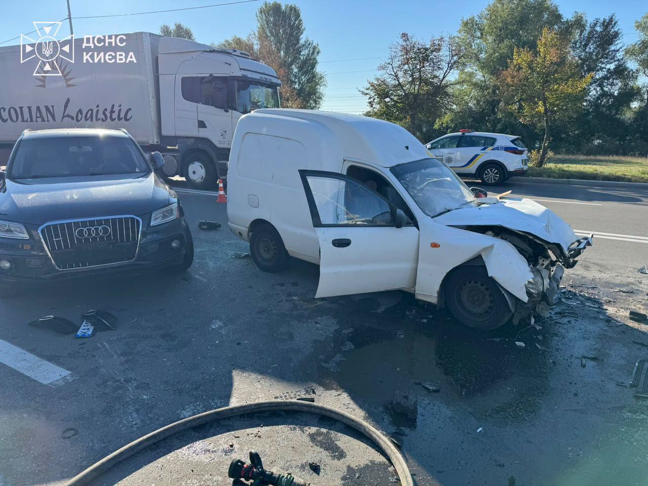 Рятувальники деблокували  потерпілих за допомогою шанцевого інструменту