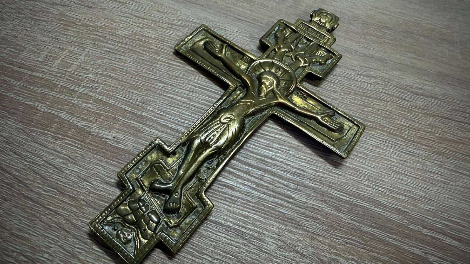 Напрестольний хрест, вилучений митниками