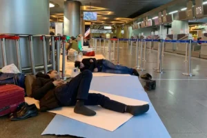 Московські аеропорти другу ніч поспіль призупиняли роботу після заяв Зеленського