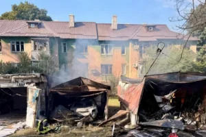Окупанти вдарили по Дніпру: спалахнула пожежа