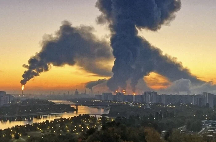 Сили оборони уразили три установки Московського НПЗ за 15 км від Кремля