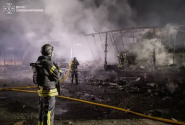 Нічна атака на Хмельницький. Рятувальники показали наслідки (фото)