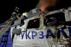 Уночі на Волині через російський удар загорівся тепловоз (фото)
