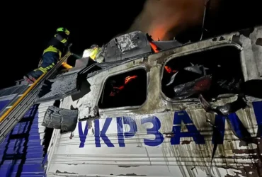 Уночі на Волині через російський удар загорівся тепловоз (фото)