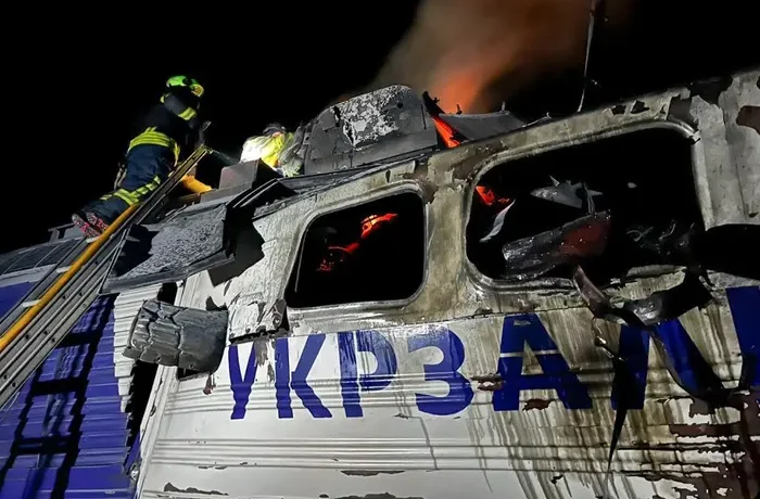 Уночі на Волині через російський удар загорівся тепловоз (фото)