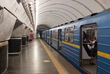 Київ починає тестувати рух наземною ділянкою метро під час тривоги: деталі