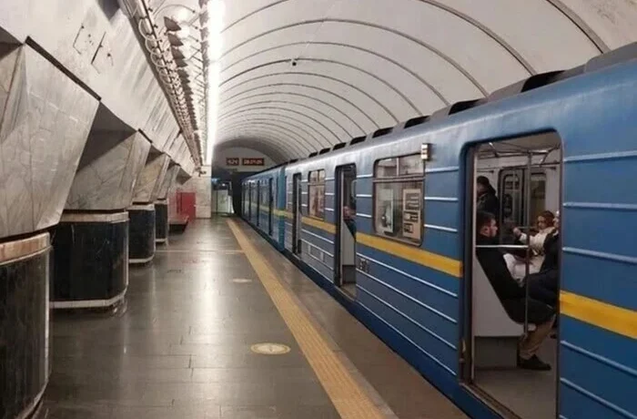 Київ починає тестувати рух наземною ділянкою метро під час тривоги: деталі
