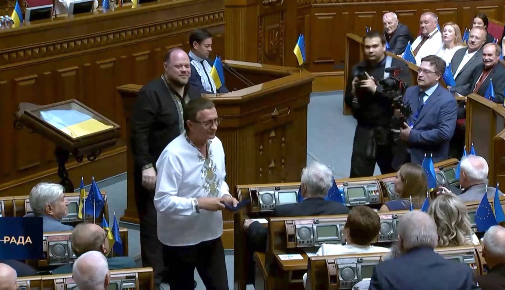 Голова Верховної Ради Руслан Стефанчук вручив Юрію Збітнєву почесний статус «Засновник сучасної держави Україна»