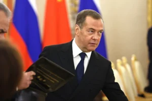 Медведєв пояснив, чому Росія може припинити своє існування