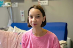 Уламок дрона пробив печінку: лікарі «Охматдиту» врятували життя 12-річній киянці