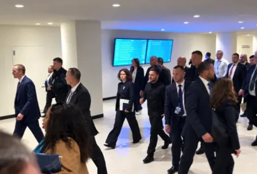 Зеленський із делегацією прибув на переговори з Трампом