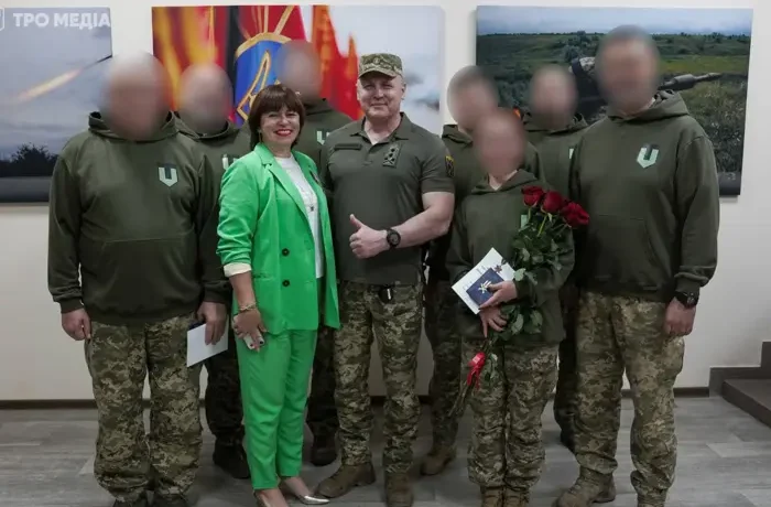 Командувач Сил ТРО привітав воїнів-розвідників із професійним святом та вручив нагороди
