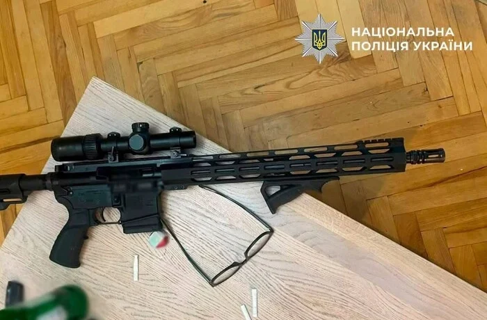 У Києві чоловік влаштував стрілянину з балкона через конфлікт із сусідом