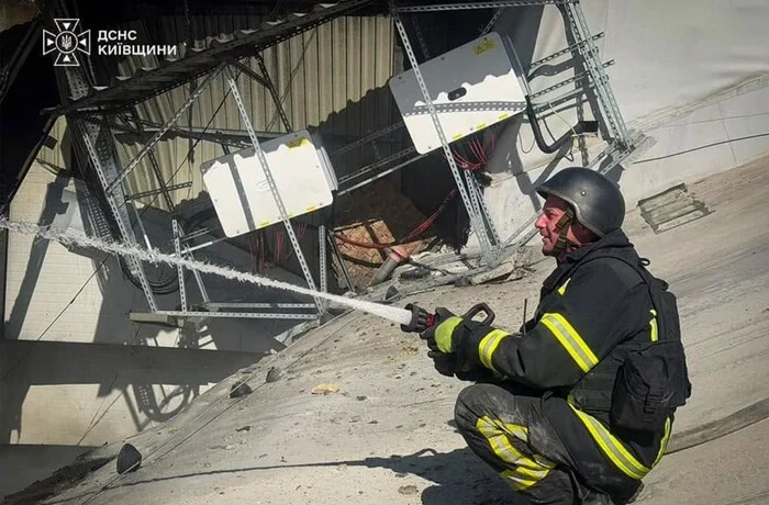 Внаслідок ранкової атаки РФ на Київщину загинула людина, є поранені