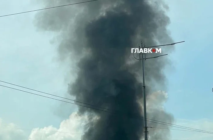 Дронова атака на Київ: біля Центрального вокзалу горить ринок