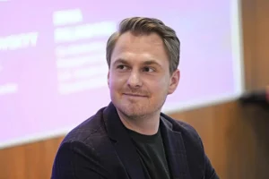 Скандал із колцентрами. Кравченко заявив про непричетність і відправляє підлеглих на поліграф