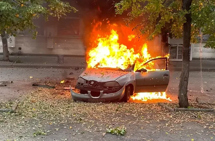 Окупанти атакували дроном авто іноземних журналістів у Слов’янську (фото)