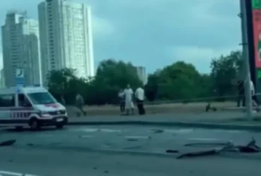 Уламки російського дрона впали на дорогу в Дарницькому районі