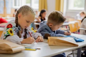 Польща допоможе українським учням адаптуватись до школи: що передбачає програма