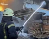 Ранкова атака на Київщину: у Бучанському районі палають склади, двоє поранених