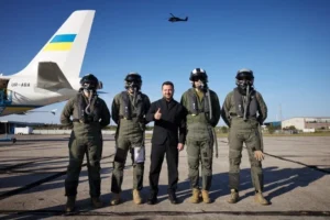 Зеленський зустрівся з українськими пілотами, які навчаються у Канаді на винищувачах F-16