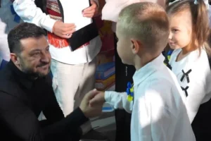 Зеленський у День знань відвідав відбудовану школу на Київщині (відео)