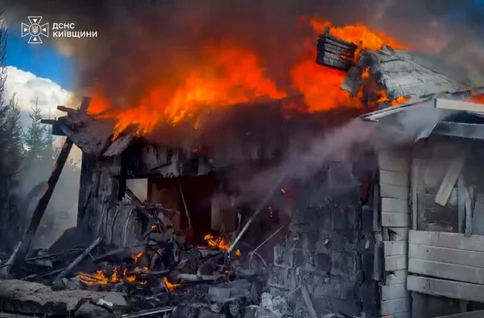 Ворог завдав ударів по двох районах Київщини, є постраждалі (фото)