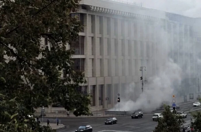 Під час зустрічі Зеленського з посланцями Трампа у центрі Києва сталася пожежа