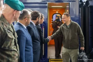 Глава МЗС Польщі Сікорський прибув до Києва