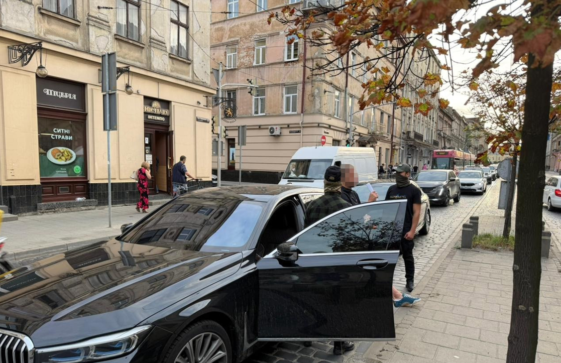 НАБУ та САП затримують у Львові посадовця Офісу генпрокурора