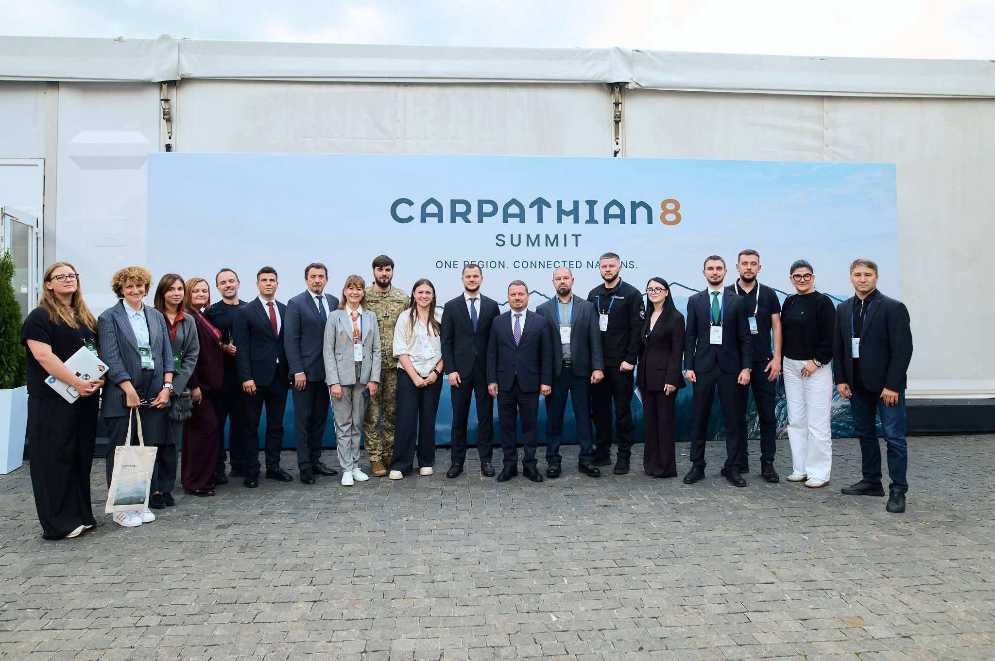 Карпатський саміт: Словаччина передала Україні перші електровози фото 2