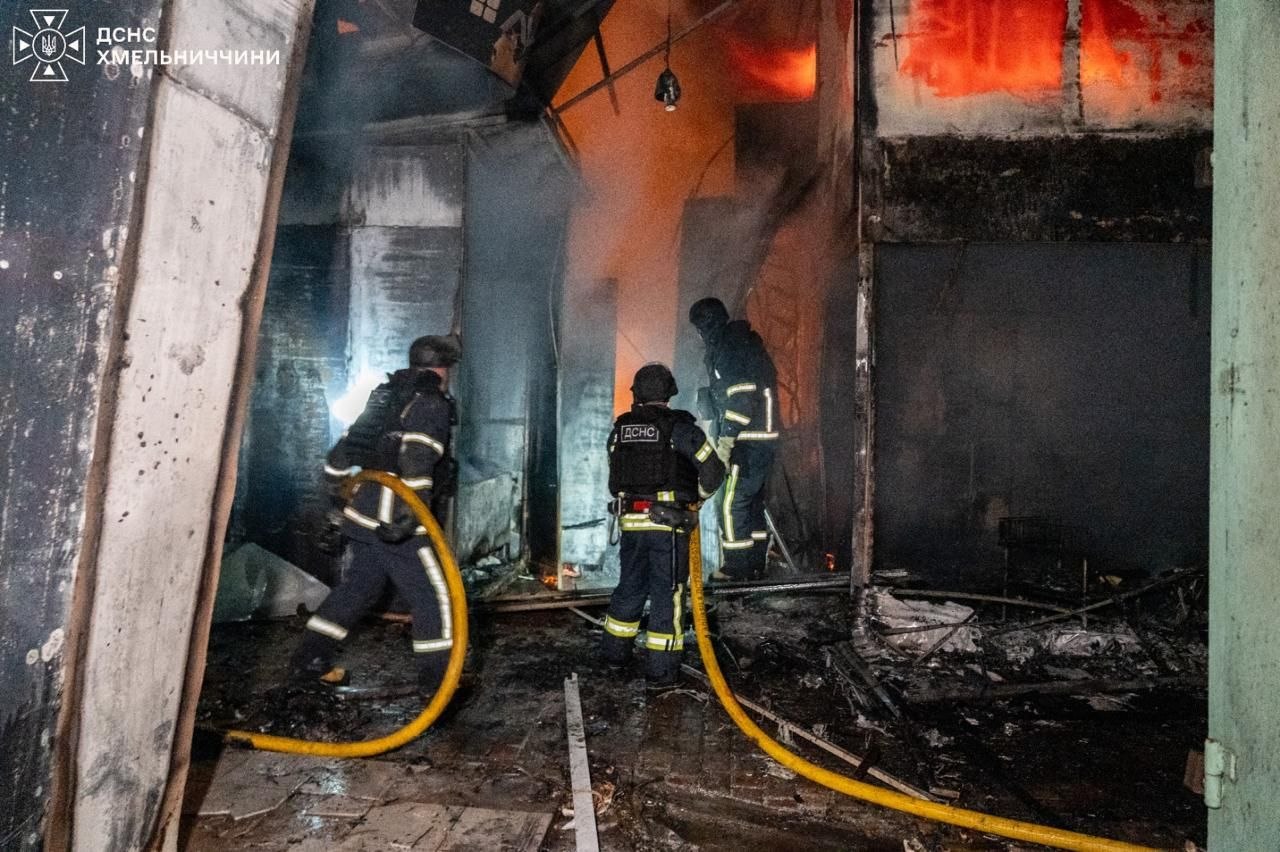 Дрони вдарили по порту в Дагестані, Кривий Ріг і Хмельницький під атакою: головне за ніч 10 вересня фото 3