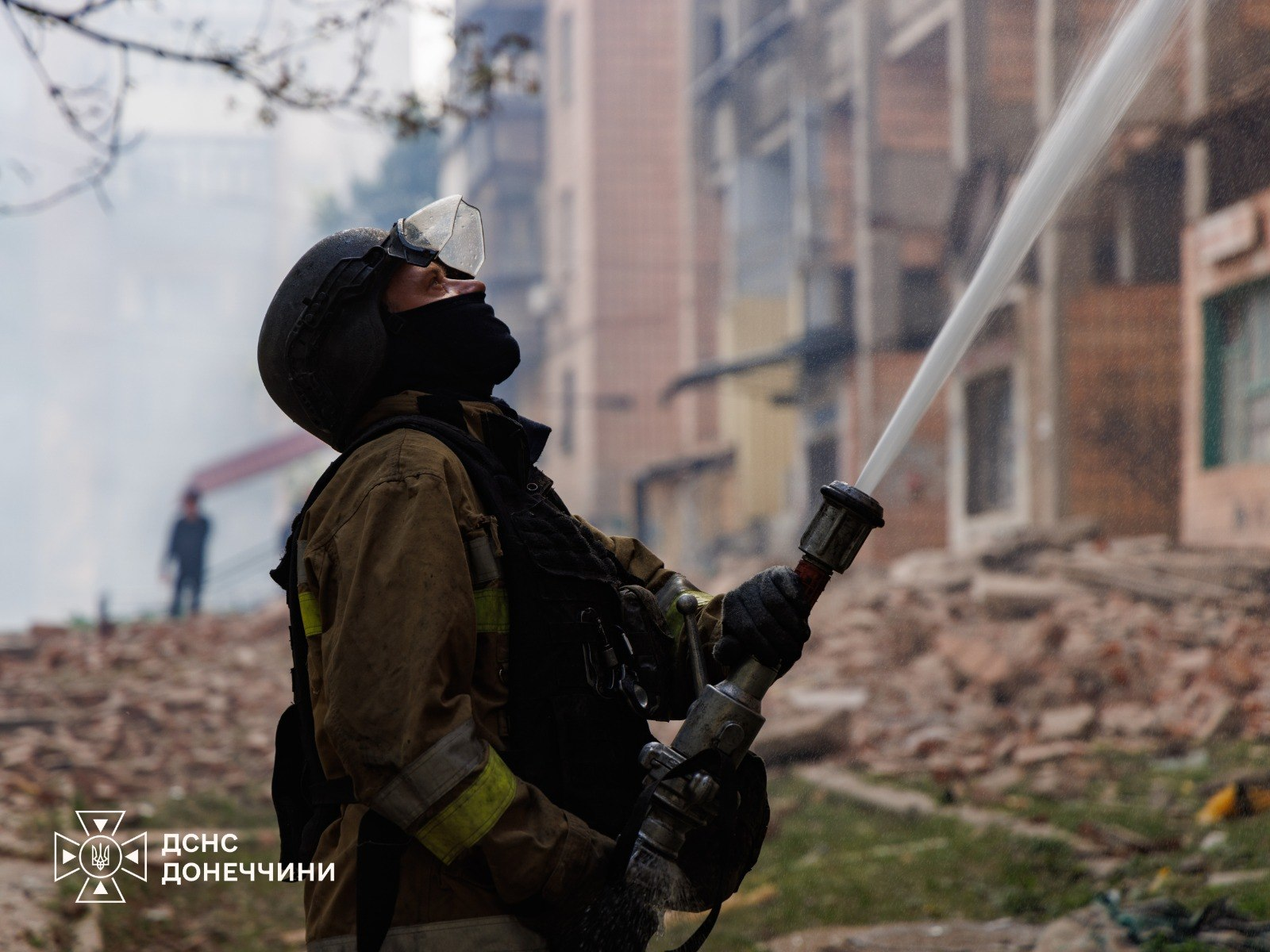 РФ вдарила КАБами по житловій забудові у Краматорську: є загиблі та постраждалі фото 4
