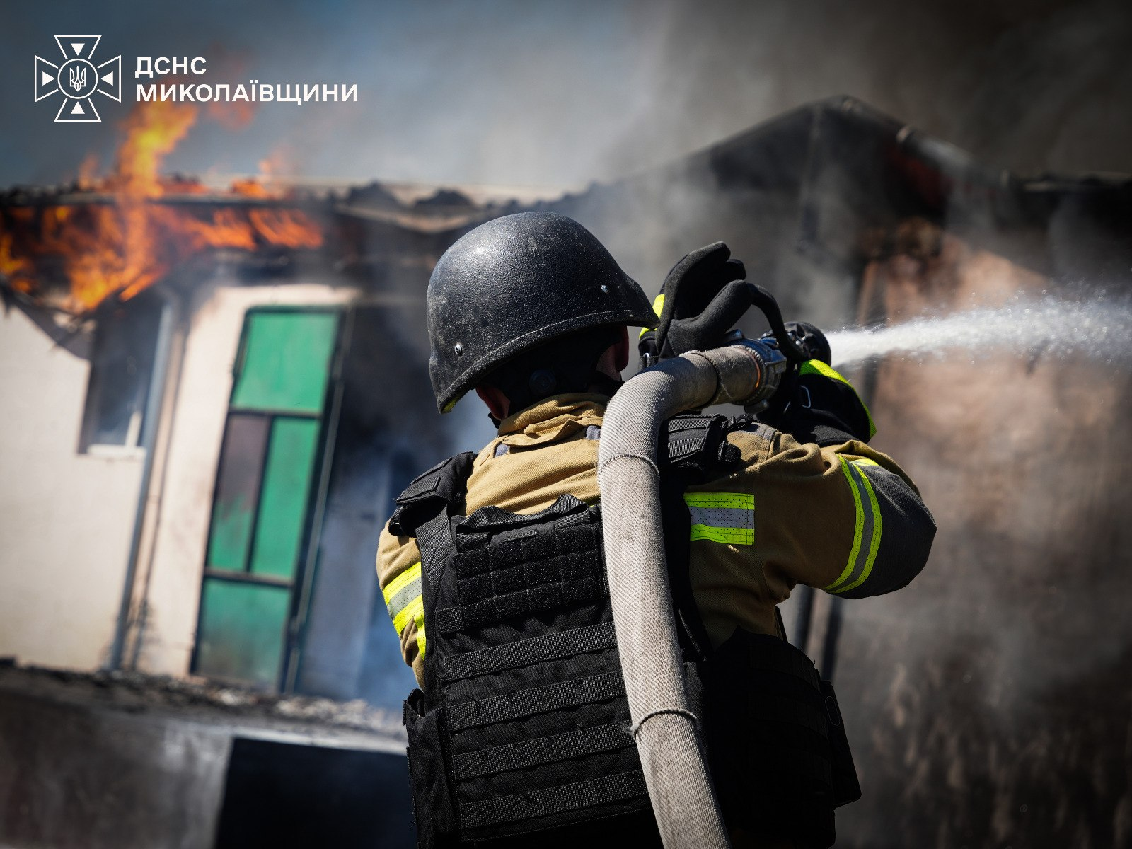 У Миколаєві росіяни атакували відділення пошти та склади, де зберігалися овочі фото 3
