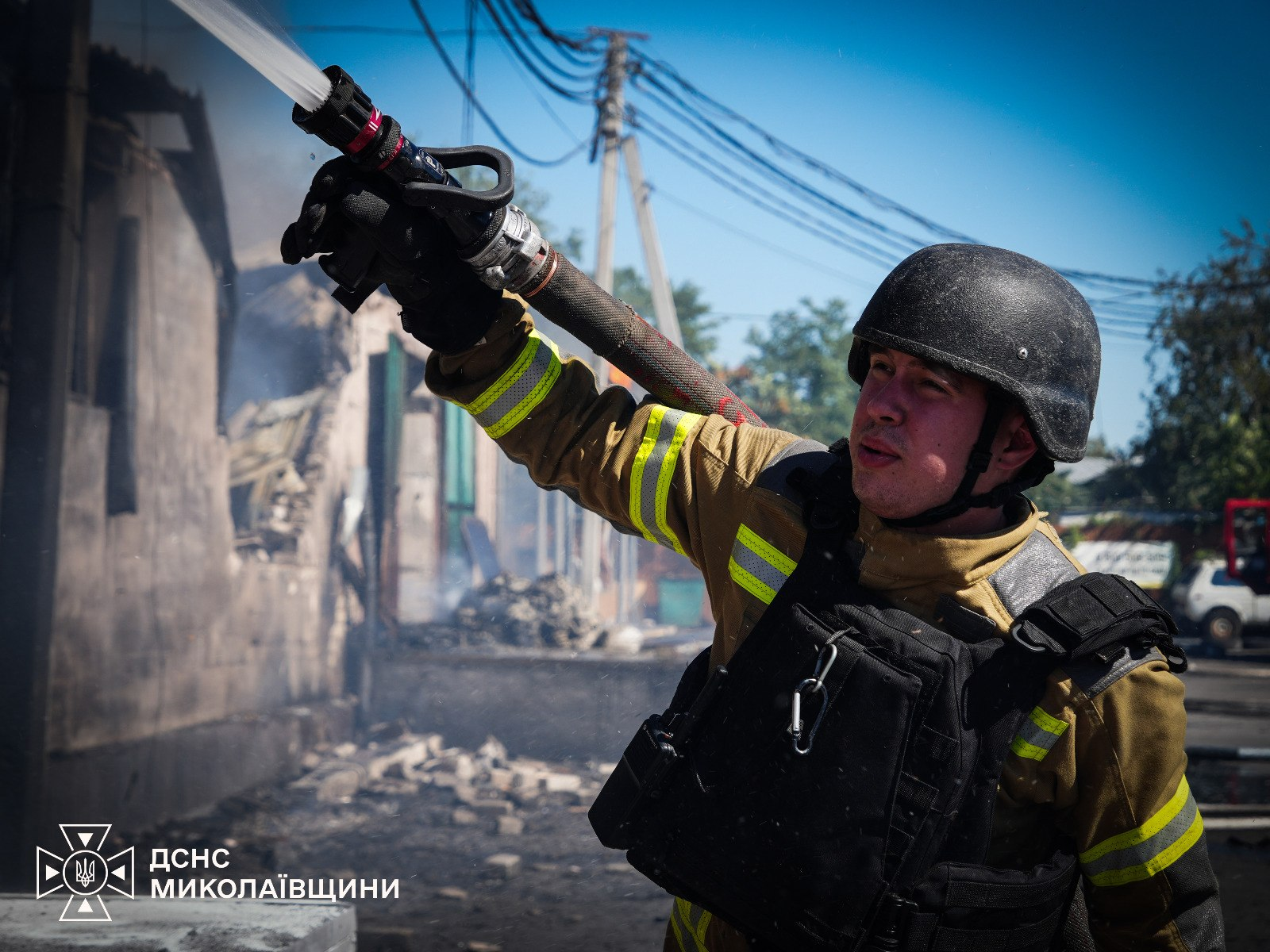 У Миколаєві росіяни атакували відділення пошти та склади, де зберігалися овочі фото 5