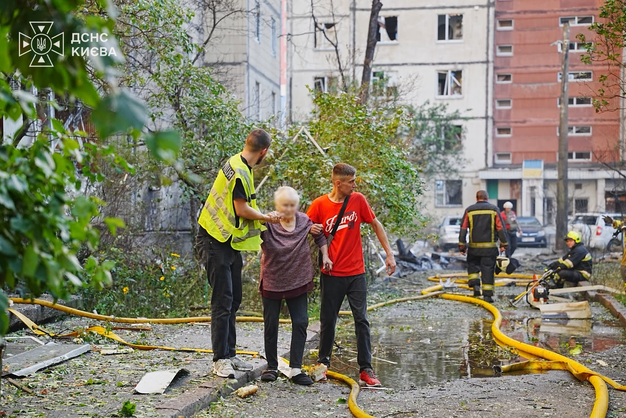 У Києві зросла кількість поранених через російську атаку фото 3